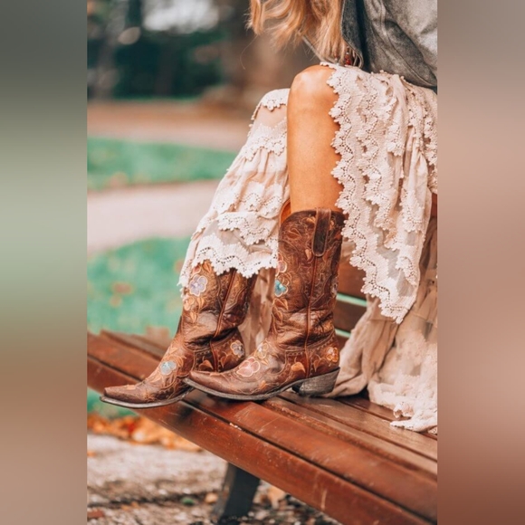 Hello and welcome to my closet! 🤗 - Picture 3 of 4